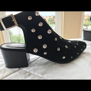 Beautiful high end inspired Fashion shoes